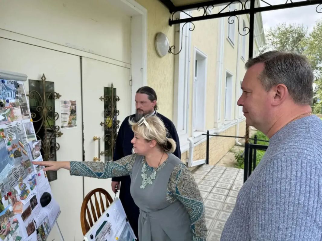 Владислав Пинаев: Съездили вместе с епископом Нижнетагильским и Невьянским Мелитоном в духовно-просветительский центр на улице Совхозной, 5б. Сейчас здесь идёт реконструкция — совсем скоро в этом здании откроется... Владислав Пинаев: Съездили вместе с епископом Нижнетагильским и Невьянским Мелитоном в духовно-просветительский центр на улице Совхозной, 5б. Сейчас здесь идёт реконструкция — совсем скоро в этом здании откроется...