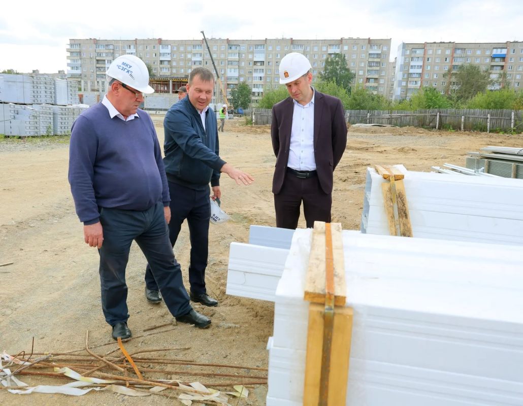 Стройка идет. Глава города Владислав Пинаев провел выездное совещание на строящихся объектах ГГМ Стройка идет. Глава города Владислав Пинаев провел выездное совещание на строящихся объектах ГГМ