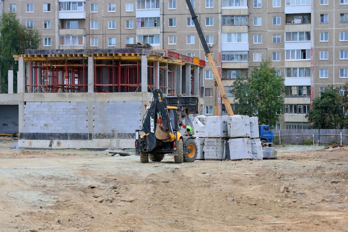 Стройка идет. Глава города Владислав Пинаев провел выездное совещание на строящихся объектах ГГМ Стройка идет. Глава города Владислав Пинаев провел выездное совещание на строящихся объектах ГГМ