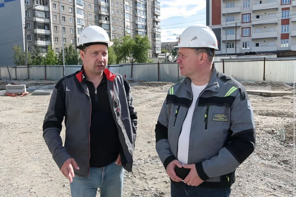Глава Нижнего Тагила Владислав Пинаев осмотрел строительные площадки двух детских садов Глава Нижнего Тагила Владислав Пинаев осмотрел строительные площадки двух детских садов