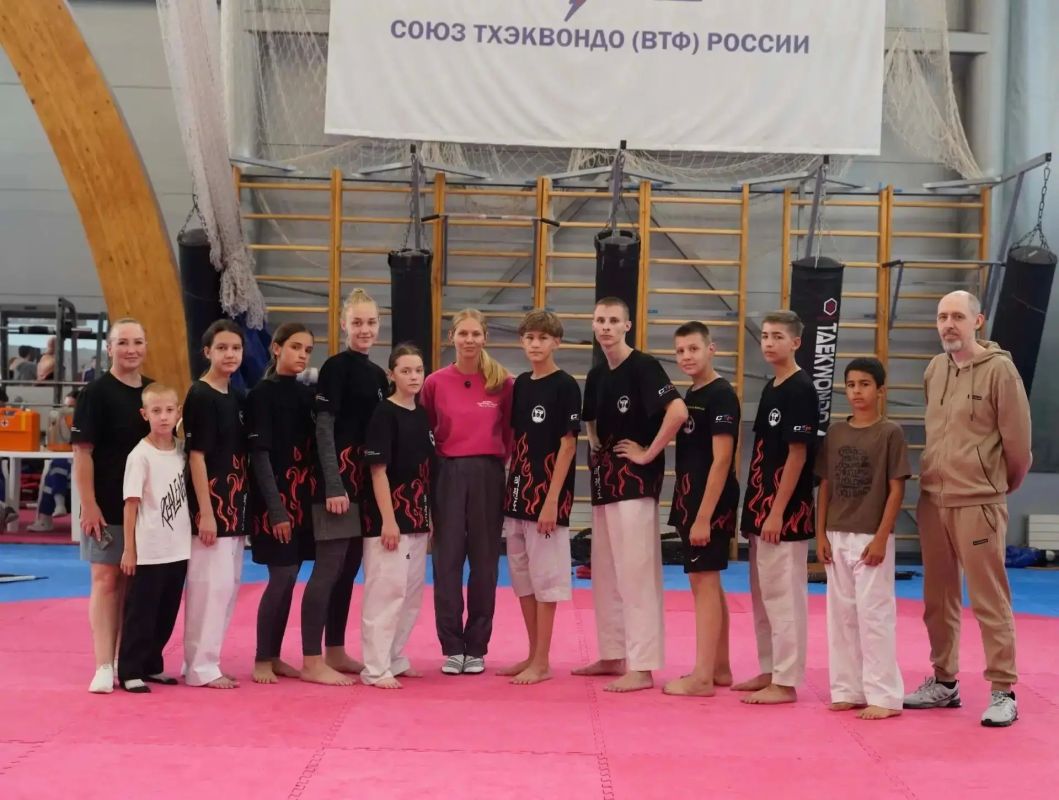 Тагильские тхэквондисты потренировались с призером Олимпийских игр Тагильские тхэквондисты потренировались с призером Олимпийских игр
