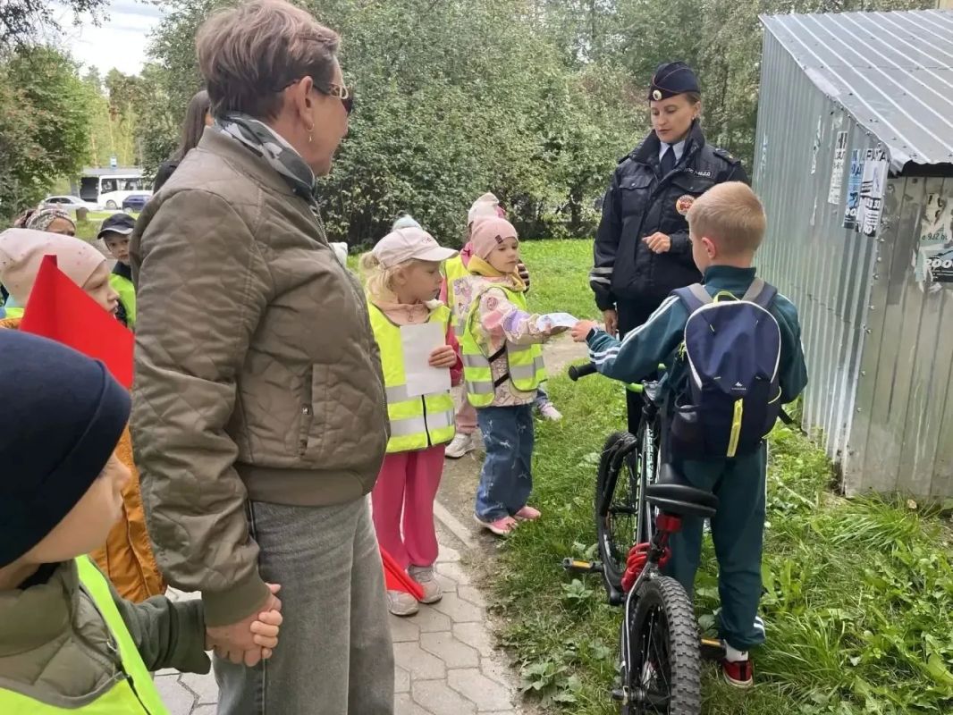 В Свердловской области проходят просветительские акции для велосипедистов и пользователей СИМ В Свердловской области проходят просветительские акции для велосипедистов и пользователей СИМ