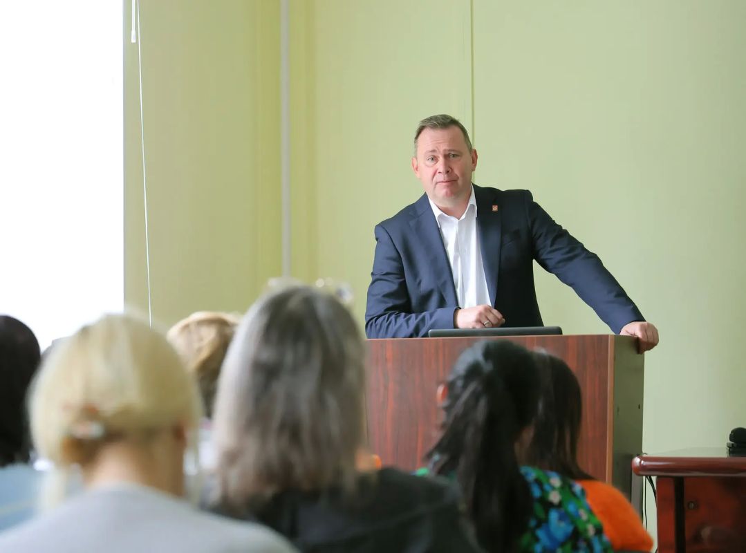 …И памятник врачам создадим