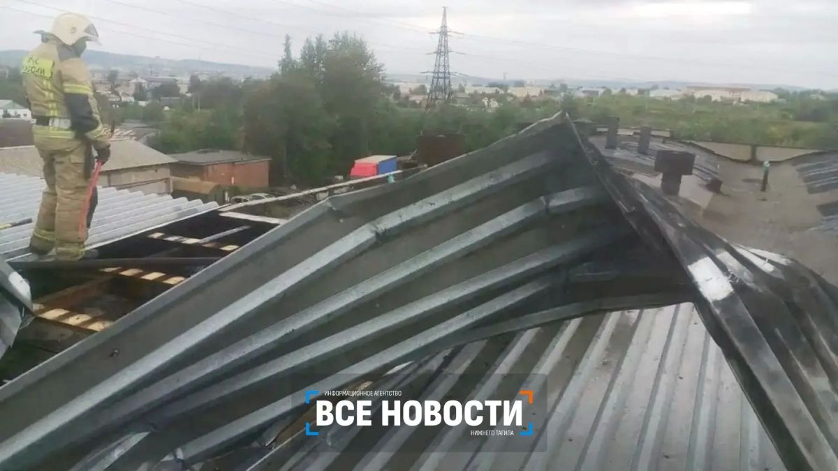 Из-за пожара в промзоне Тагилстроя эвакуировали 28 человек Из-за пожара в промзоне Тагилстроя эвакуировали 28 человек