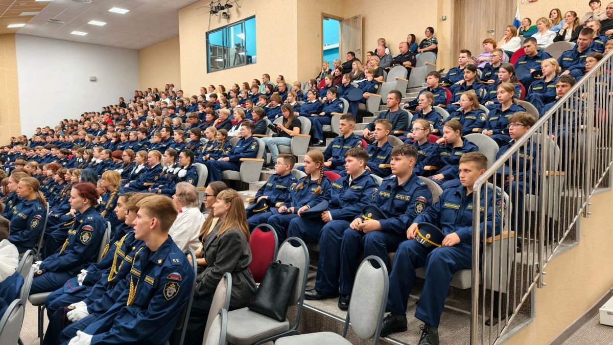 Руководитель СУ СК России по Свердловской области торжественно открыл 11 профильных кадетских классов Следственного комитета России Руководитель СУ СК России по Свердловской области торжественно открыл 11 профильных кадетских классов Следственного комитета России