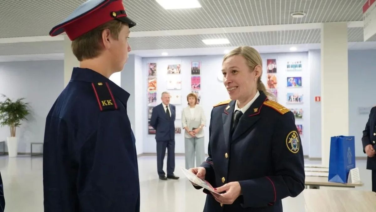 Более 250 школьников Свердловской области посвятили в кадеты Следственного комитета России Более 250 школьников Свердловской области посвятили в кадеты Следственного комитета России