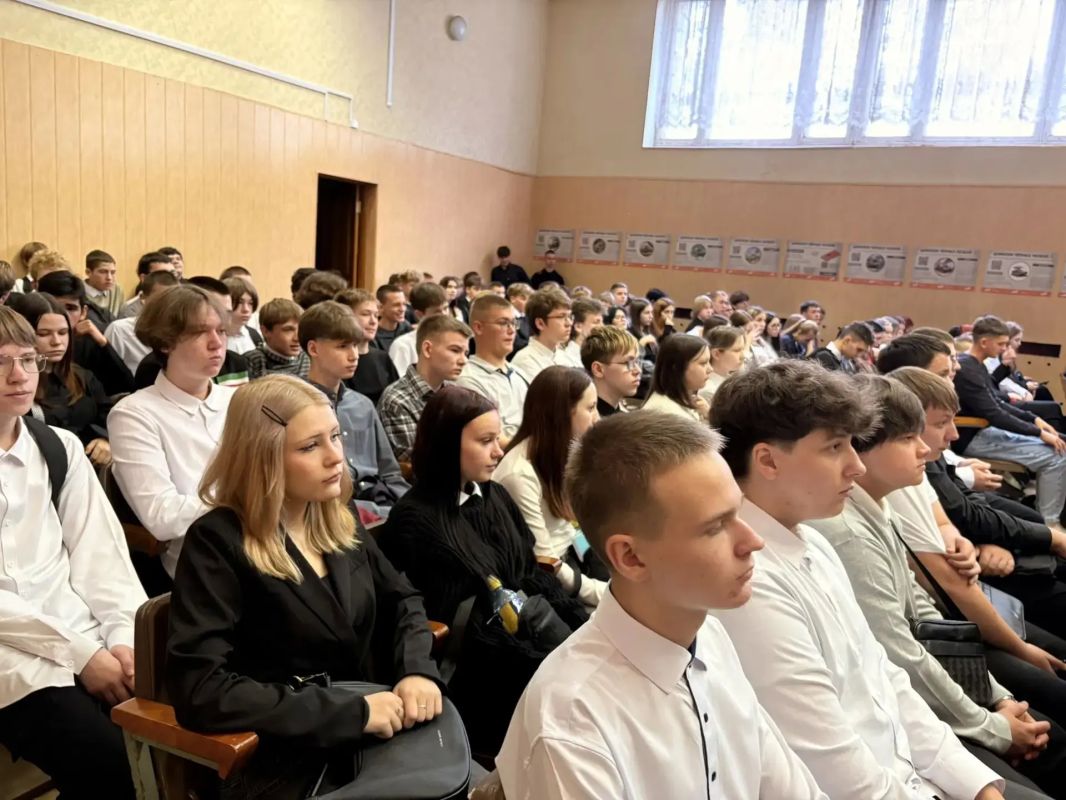 Сегодня в рамках Дня солидарности в борьбе с терроризмом и экстремизмом в Нижнетагильском колледже транспорта прошла профилактическая встреча «Молодежь против террора!» Сегодня в рамках Дня солидарности в борьбе с терроризмом и экстремизмом в Нижнетагильском колледже транспорта прошла профилактическая встреча «Молодежь против террора!»