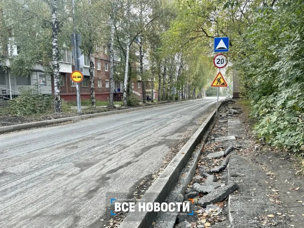 Станет больше парковок: техника зашла на еще одну улицу в Нижнем Тагиле Станет больше парковок: техника зашла на еще одну улицу в Нижнем Тагиле