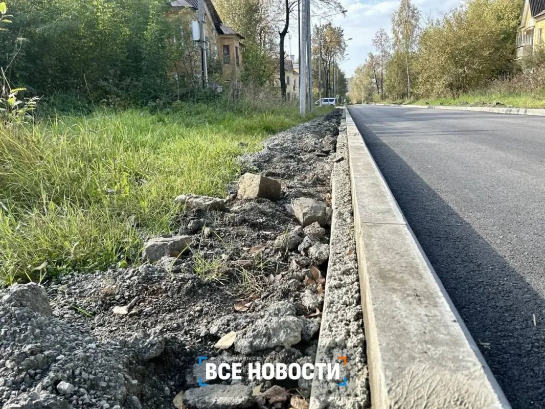 Станет больше парковок: техника зашла на еще одну улицу в Нижнем Тагиле Станет больше парковок: техника зашла на еще одну улицу в Нижнем Тагиле