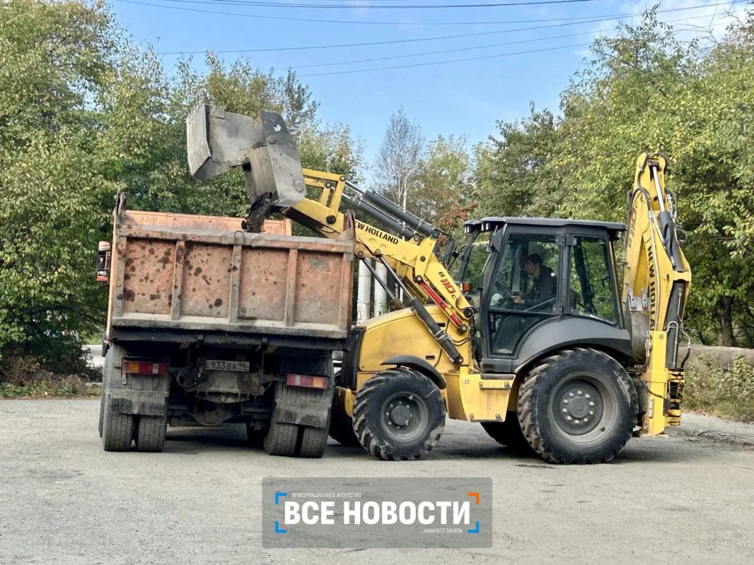 Станет больше парковок: техника зашла на еще одну улицу в Нижнем Тагиле Станет больше парковок: техника зашла на еще одну улицу в Нижнем Тагиле