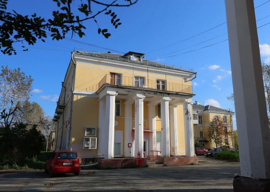 Пойдем гулять?. Мы ходим по городу одними и теми же дорогами: работа – дом, дом – работа Пойдем гулять?. Мы ходим по городу одними и теми же дорогами: работа – дом, дом – работа