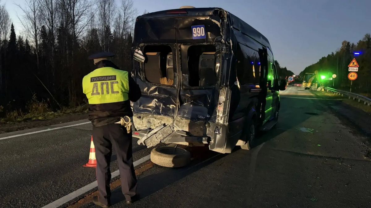 Автоинспекторы устанавливают обстоятельства ДТП с двумя автобусами в Новолялинском районе