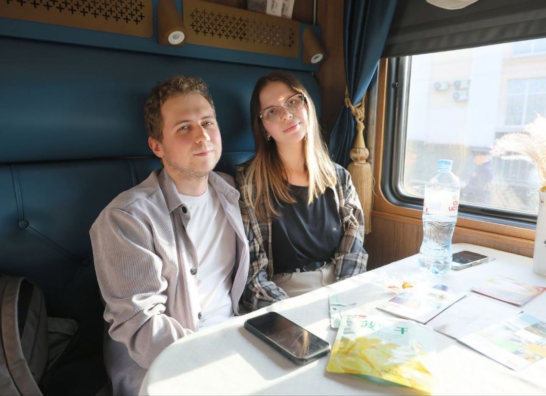 В атмосфере ретро. С однодневной экскурсионной программой по маршруту Екатеринбург - Нижний Тагил начал курсировать туристский ретропоезд "Уральский экспресс В атмосфере ретро. С однодневной экскурсионной программой по маршруту Екатеринбург - Нижний Тагил начал курсировать туристский ретропоезд "Уральский экспресс