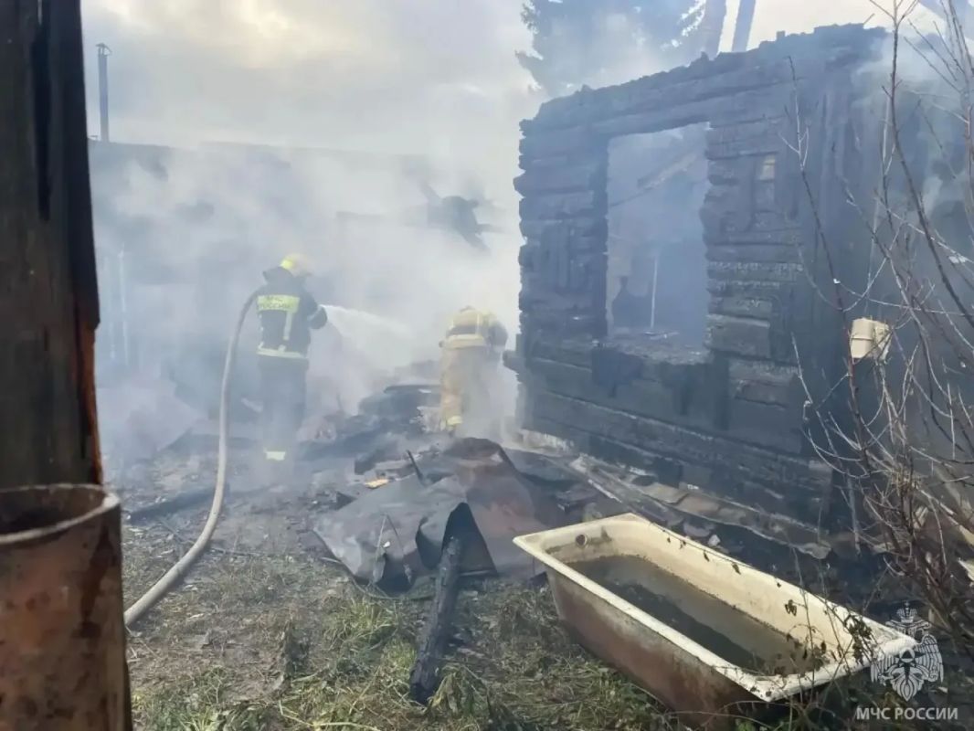 Два человека погибли при пожаре в частном доме в Нижнем Тагиле Два человека погибли при пожаре в частном доме в Нижнем Тагиле