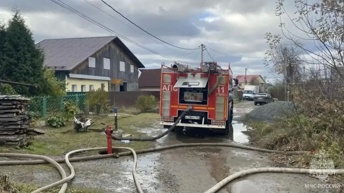 Два человека погибли при пожаре в частном доме в Нижнем Тагиле Два человека погибли при пожаре в частном доме в Нижнем Тагиле