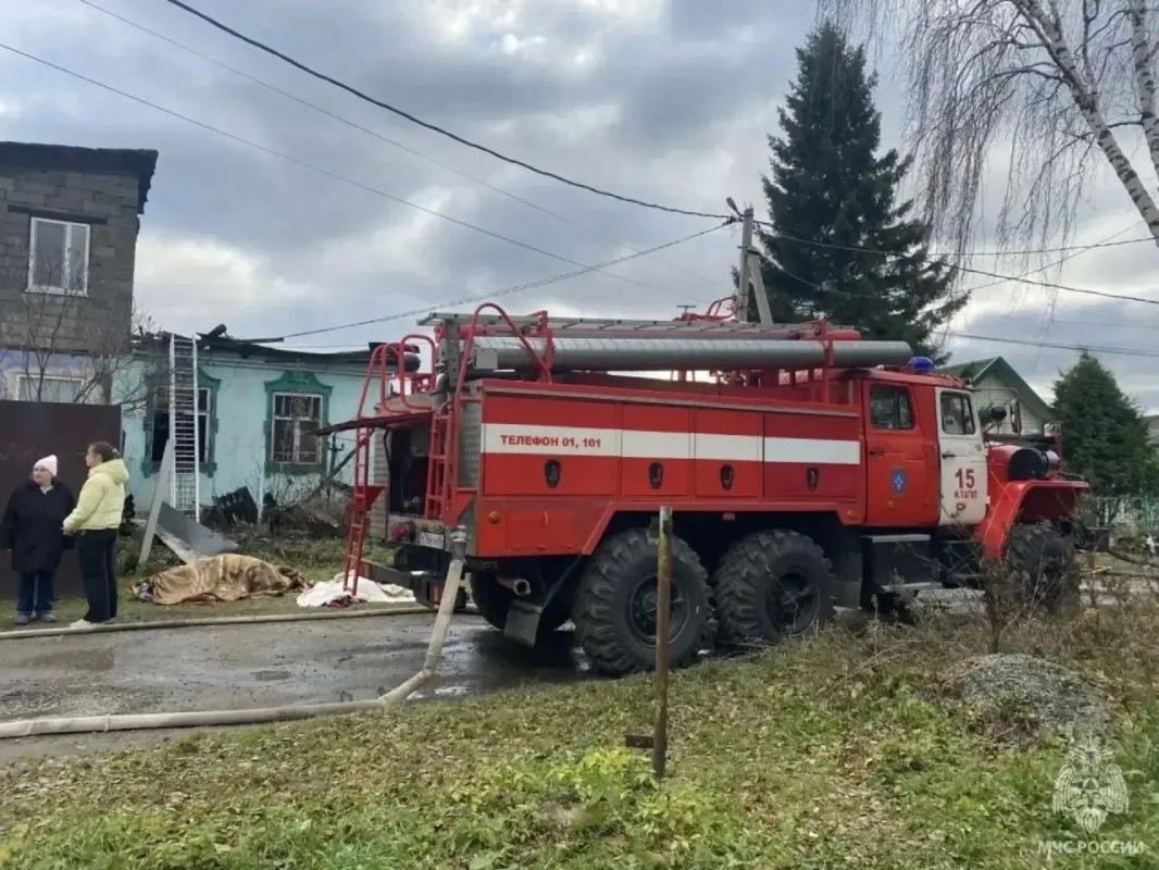 Два человека погибли при пожаре в частном доме в Нижнем Тагиле Два человека погибли при пожаре в частном доме в Нижнем Тагиле