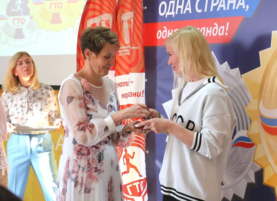 К физкультуре и спорту готов! К физкультуре и спорту готов!