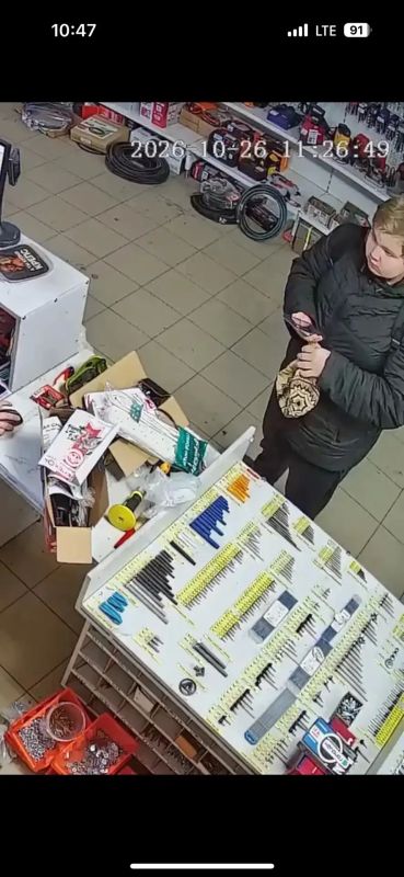 В Нижнем Тагиле сотрудники полиции устанавливают неизвестного, причастного к краже В Нижнем Тагиле сотрудники полиции устанавливают неизвестного, причастного к краже