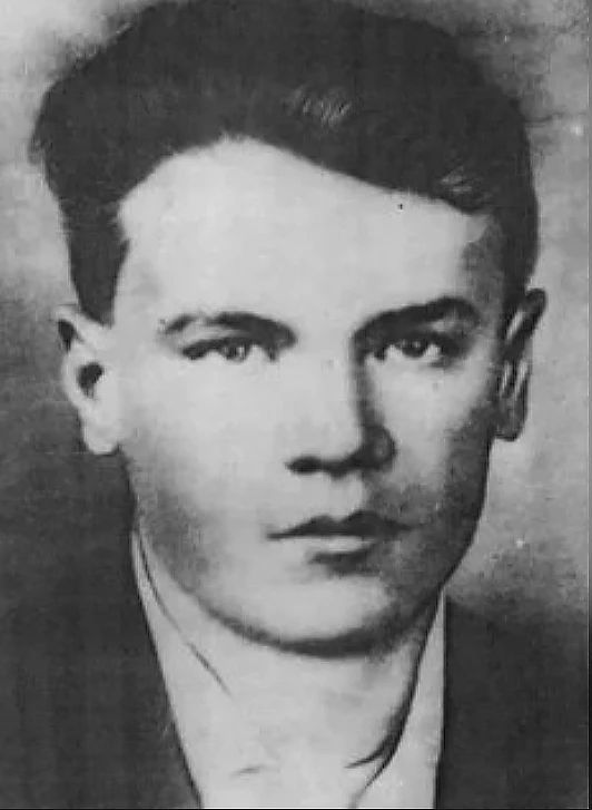 Загадка старого кладбища. Редакция «Тагильского рабочего» помогла краеведу из Калужской области Андрею Миловидову найти могилу матери Героя Советского Союза Алексея Шумавцова Загадка старого кладбища. Редакция «Тагильского рабочего» помогла краеведу из Калужской области Андрею Миловидову найти могилу матери Героя Советского Союза Алексея Шумавцова